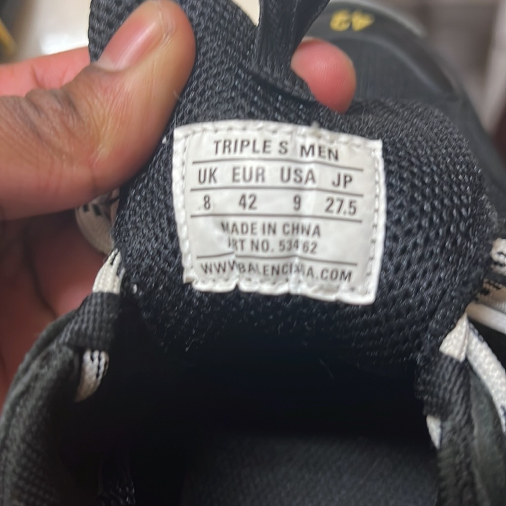 I’m selling balenciaga triple s there in good condition. - Picture 6 of 7